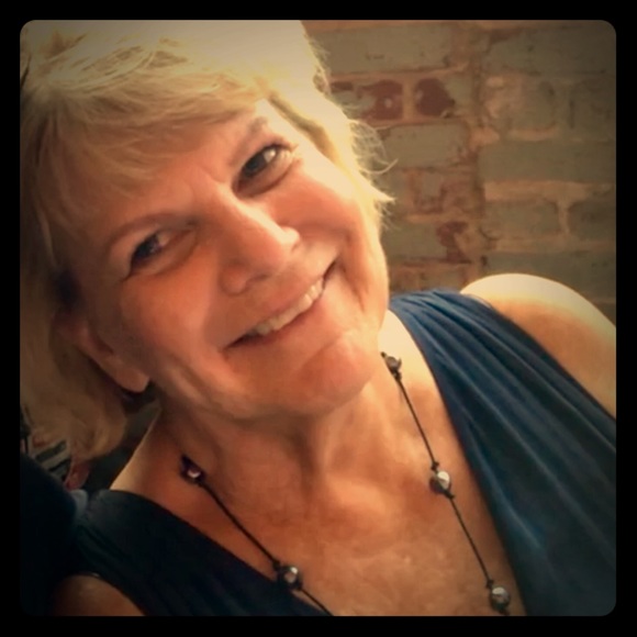 Meet your Posher, Ruth - Picture 1 of 2